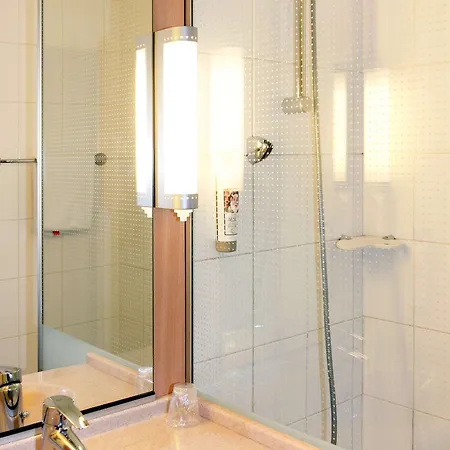Ibis Sud 3* פואטייה